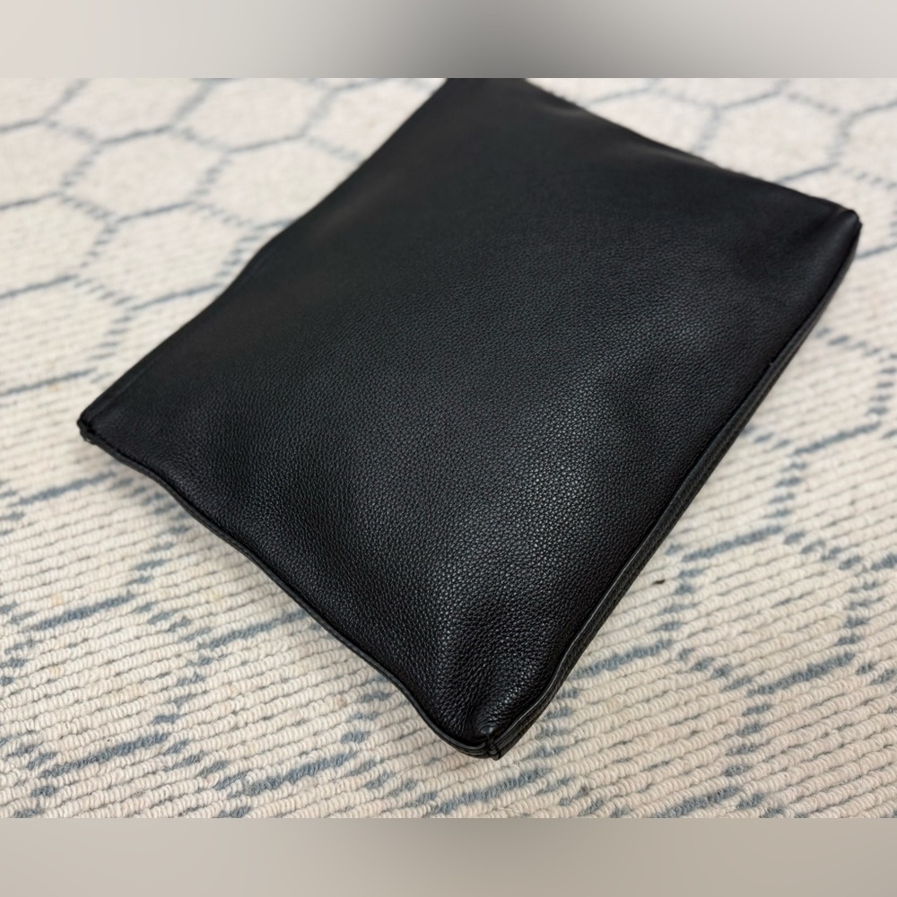 GUCCI Unisex Coquette Vintage-Style Black Leather Logo Print Portfolio Clutch - Picture 8 of 16